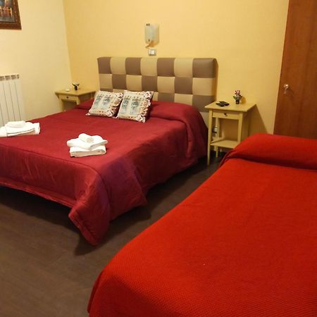 Bed & Breakfast Hostel H24 Ragusa Bagian luar foto