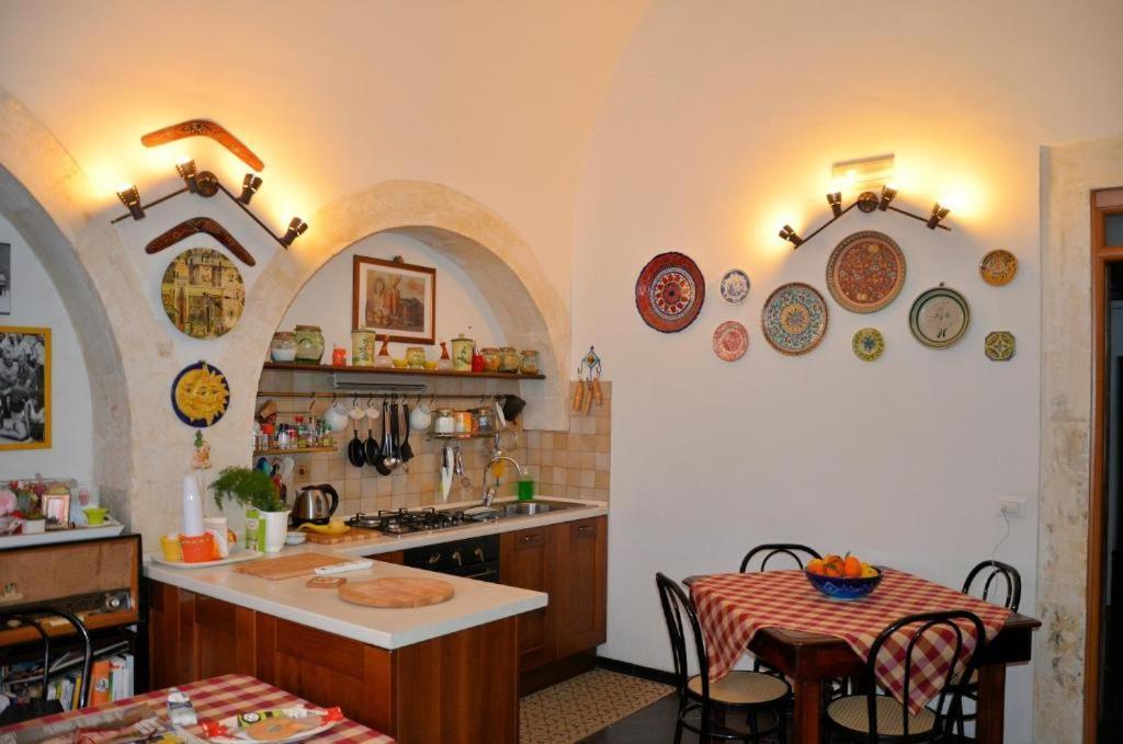 Bed & Breakfast Hostel H24 Ragusa Bagian luar foto