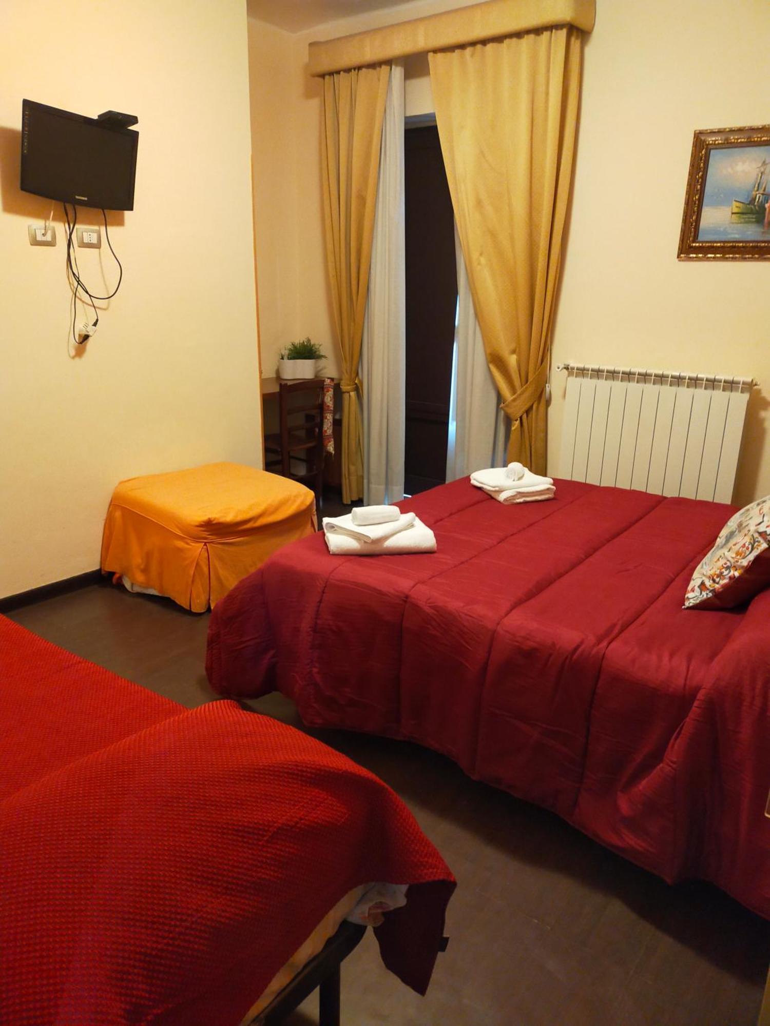 Bed & Breakfast Hostel H24 Ragusa Bagian luar foto