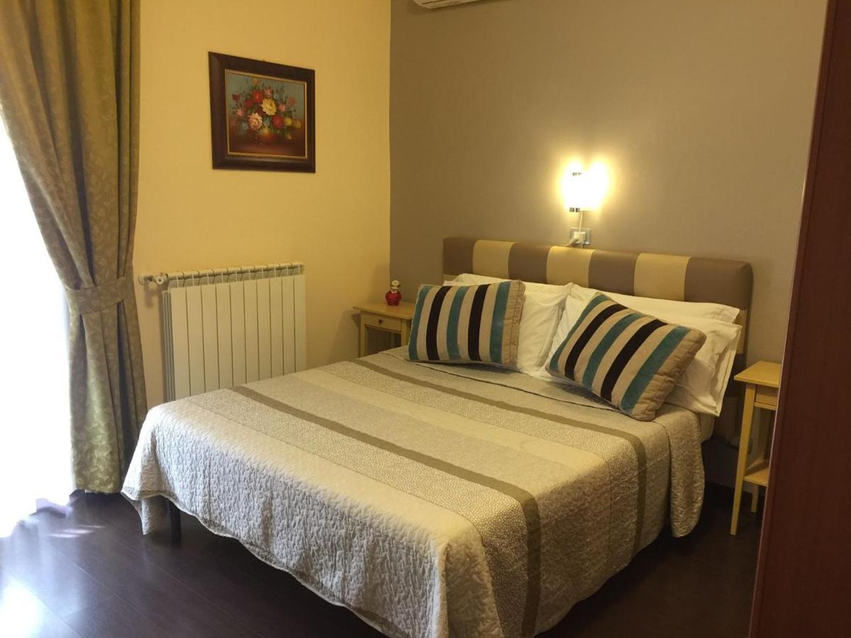 Bed & Breakfast Hostel H24 Ragusa Bagian luar foto